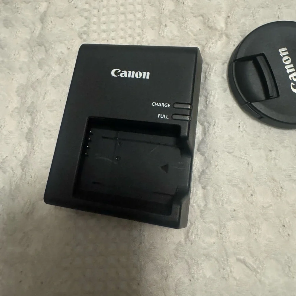 Selling canon rebel T100 EOS